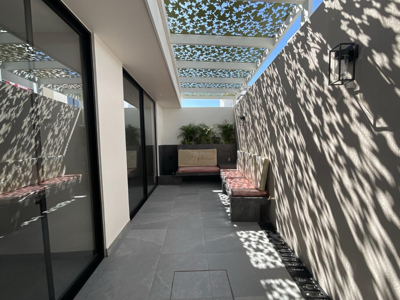 EN VENTA CASA DE 1 PLANTA MODERMA EN MAYORAZGO RESIDENCIAL